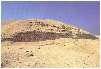 Egypt - Chabova (Vrstvená) pyramida - Záwijit al-Arján